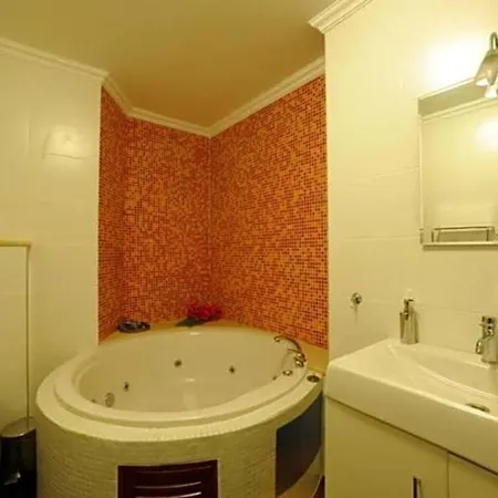 Sleeps 13 Pool Air Con * Kas