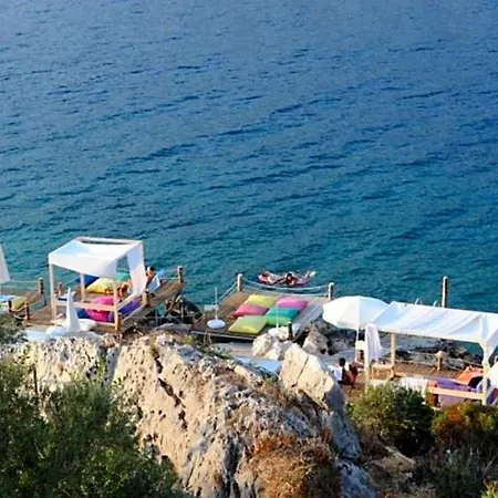 Sleeps 13 Pool Air Con *